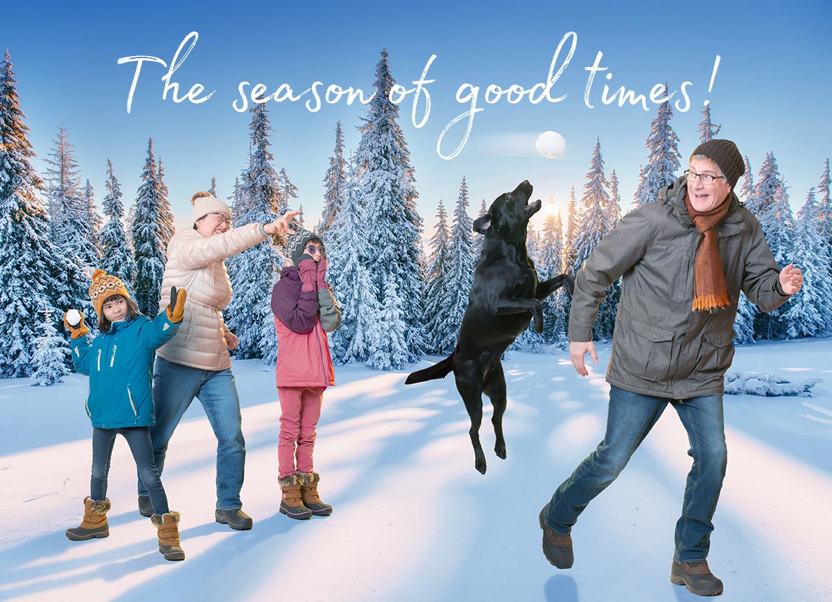 Xmas%20Card%202021%20 %20%20Snowball%20fight%20scene